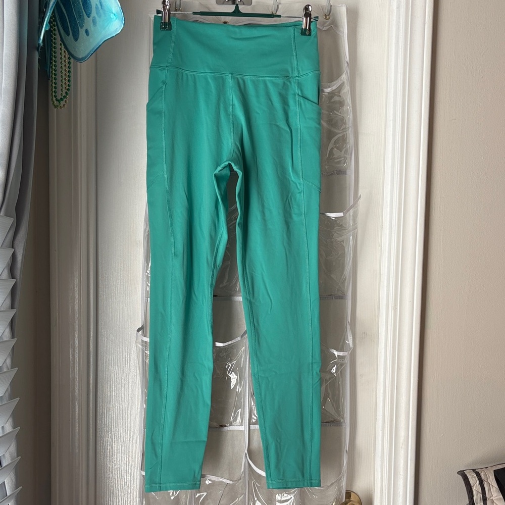 Figs limited edition women’s leggings size small in surgical green.